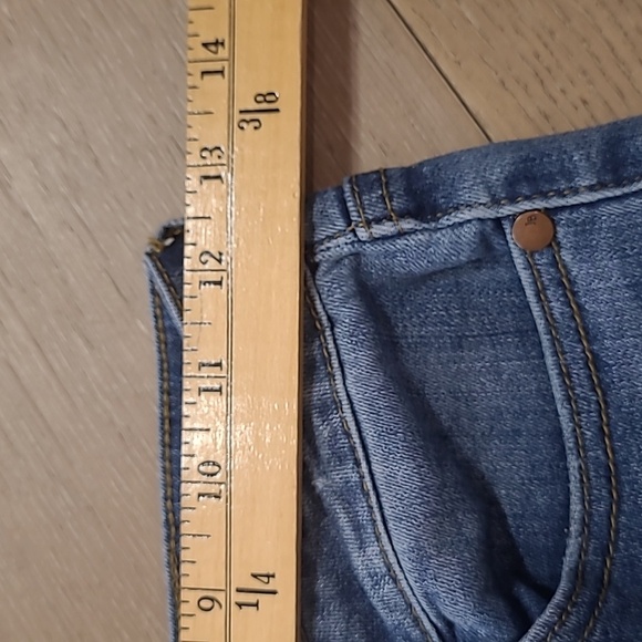 Judy Blue Jeans Women's sz 26 Relaxed Fit Mid Rise Distressed Crop Denim Jeans - Picture 10 of 14